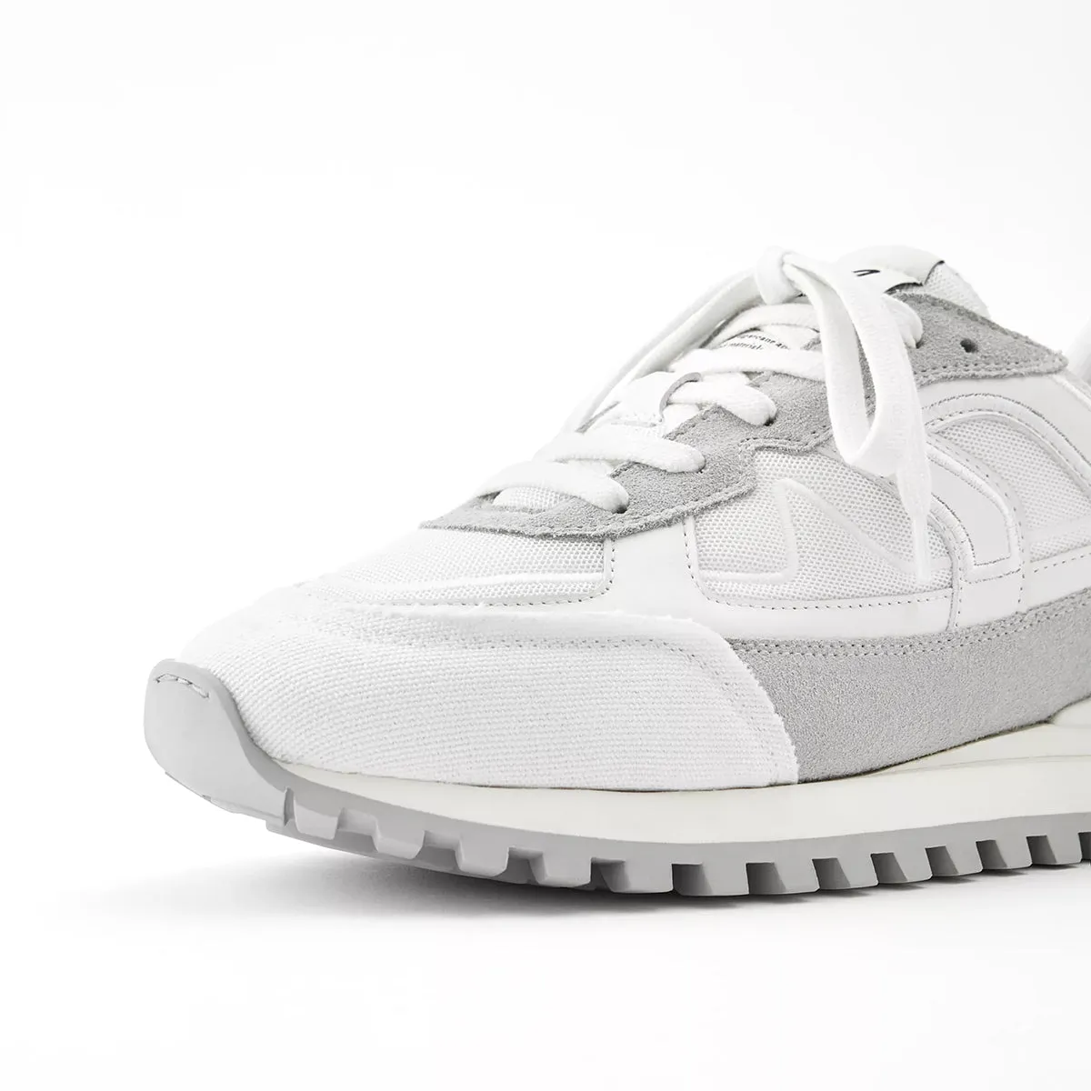 Axel Arigato - Sonar Sneakers in White/Grey