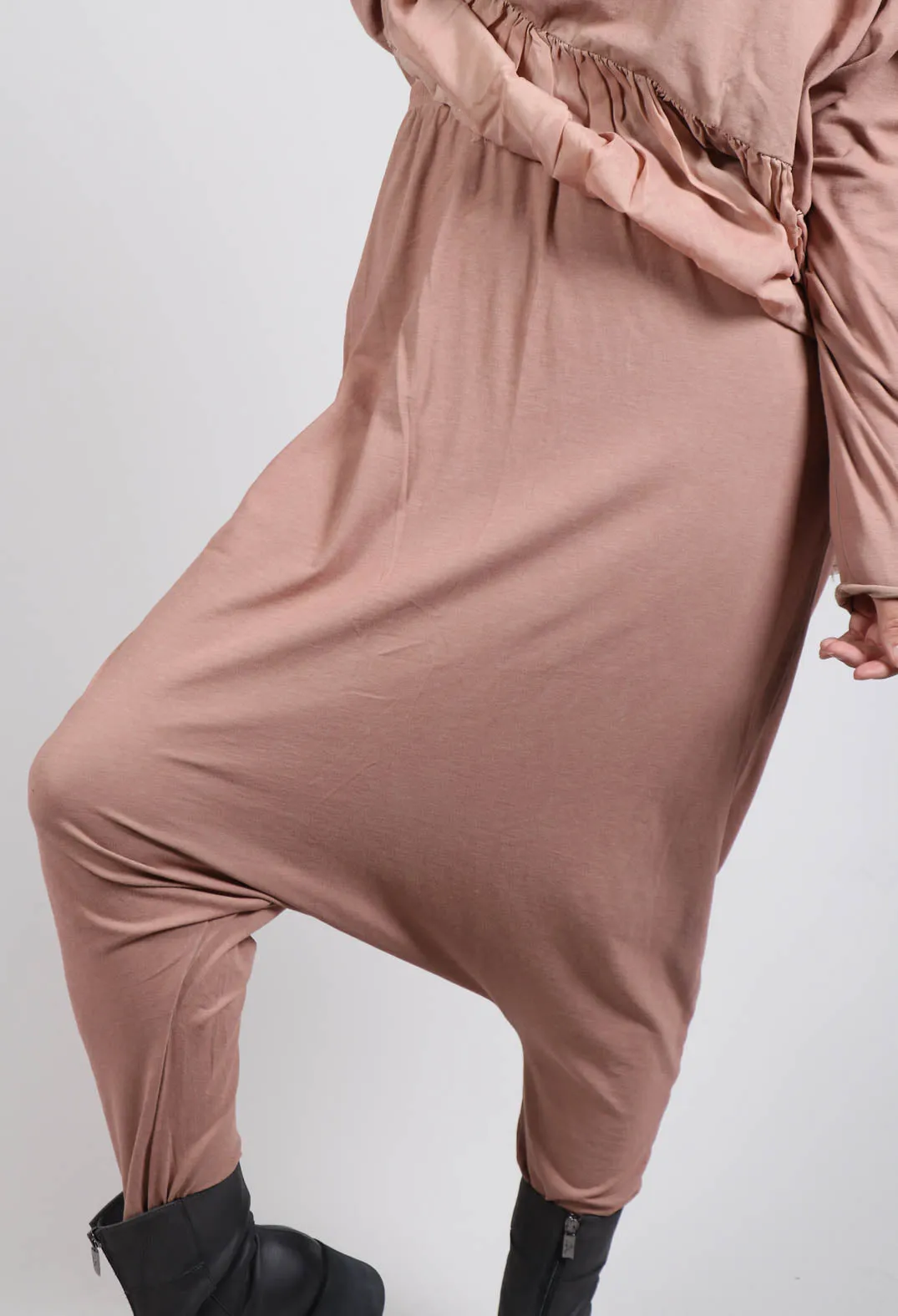 Drop Crotch Leggings in Amaretto Cloud