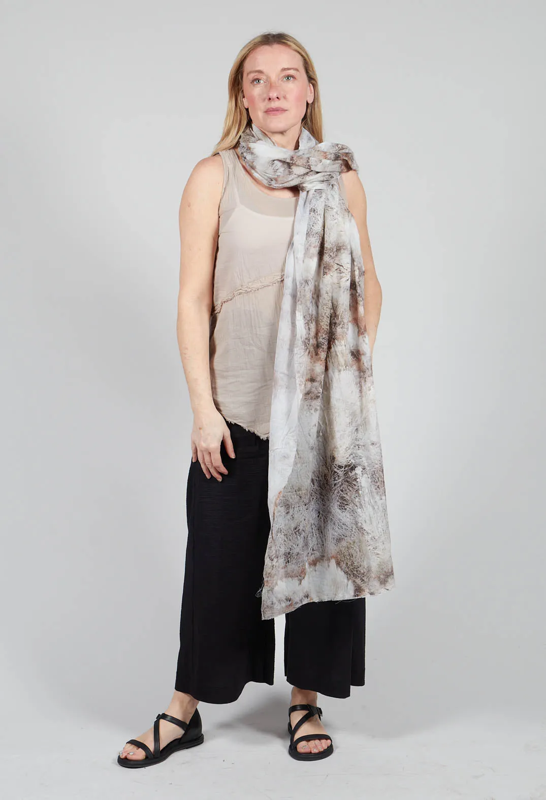 Lightweight Scarf in Steppe Bronze