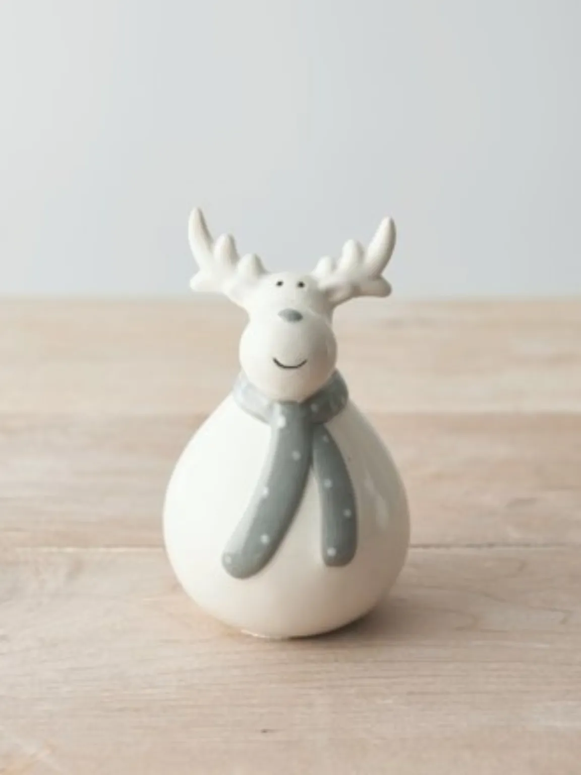 Round Ceramic Grey Scarf Reindeer